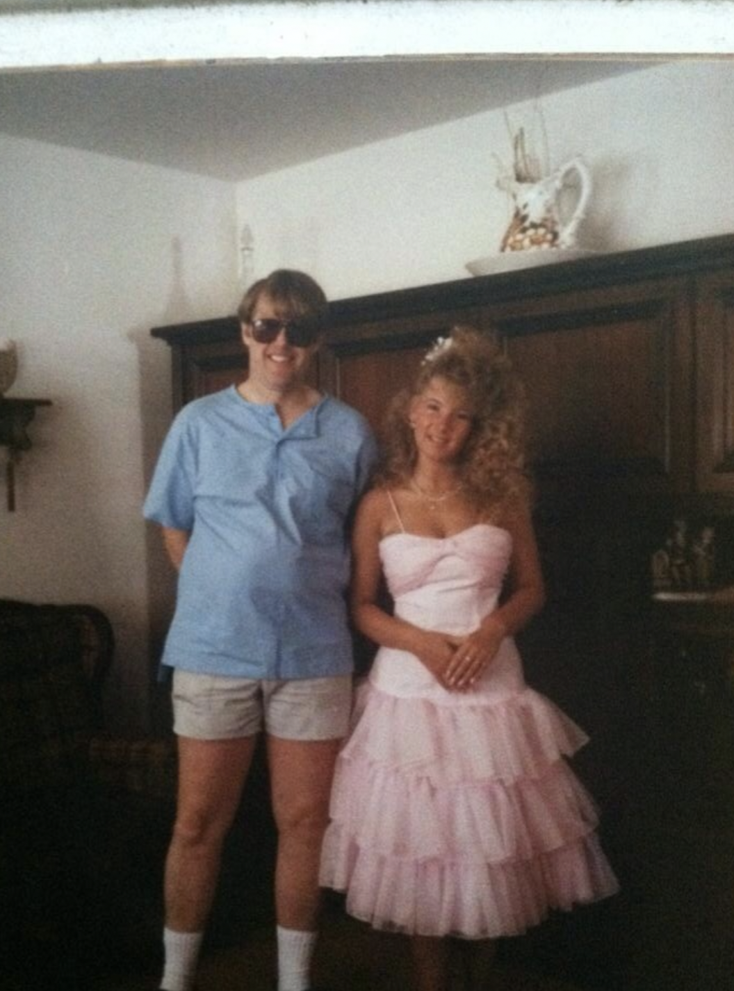 27 ‘80s Prom Photos That Will Have You Retroactively Coughing From Hairspray Fumes